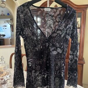 Diane Gilman Black and White Patterned V-Neck Top